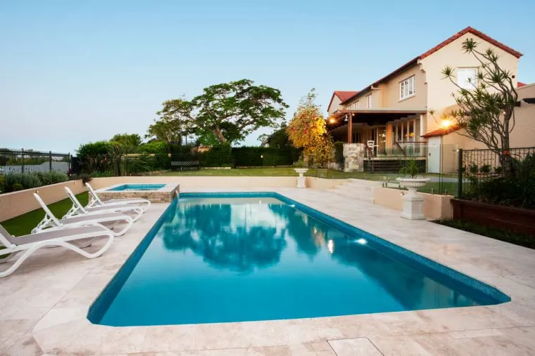 Vendre une maison mitoyenne avec piscine dans le sud de Marseille, Marseille 9ème, L'Immobilière du Parc